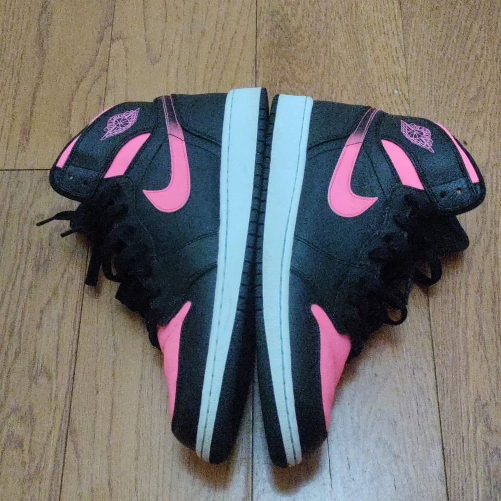 Air Jordan 1 Retro High Sneakers - Black and Pink